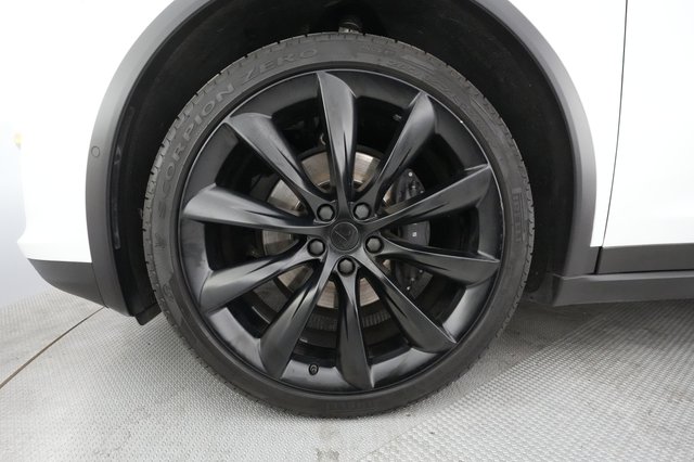 2020 Tesla Model X — photo 7 of 21