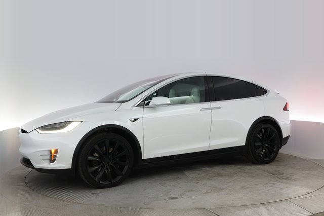 2020 Tesla Model X — photo 10 of 21