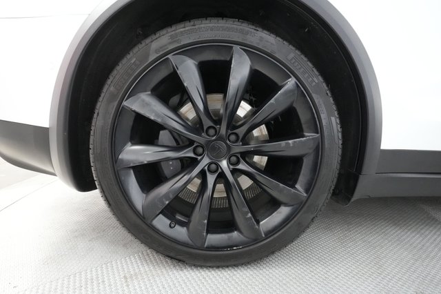 2020 Tesla Model X — photo 16 of 21
