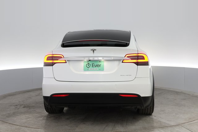 2020 Tesla Model X — photo 12 of 21