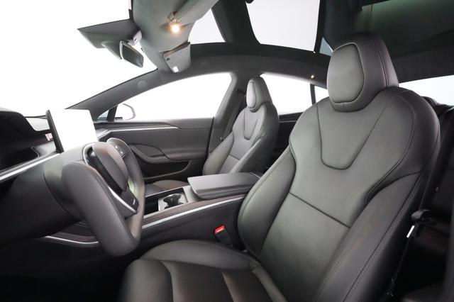 2023 Tesla Model S — photo 2 of 21