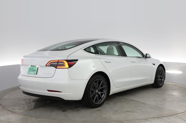 2020 Tesla Model 3 — photo 2 of 41