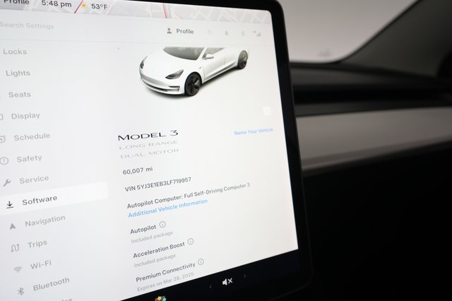 2020 Tesla Model 3 — photo 4 of 41
