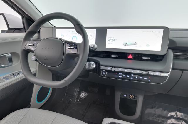 2022 Hyundai IONIQ 5 — photo 3 of 36