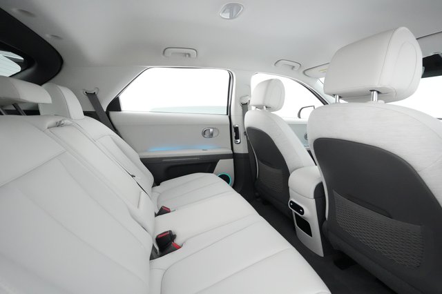2022 Hyundai IONIQ 5 — photo 4 of 36