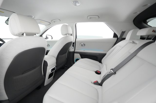 2022 Hyundai IONIQ 5 — photo 21 of 36