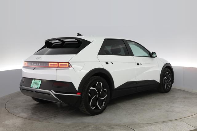 2022 Hyundai IONIQ 5 — photo 10 of 36