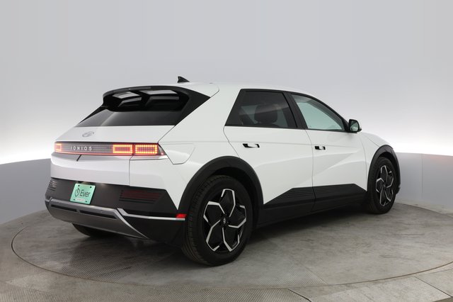 2022 Hyundai IONIQ 5 — photo 10 of 36