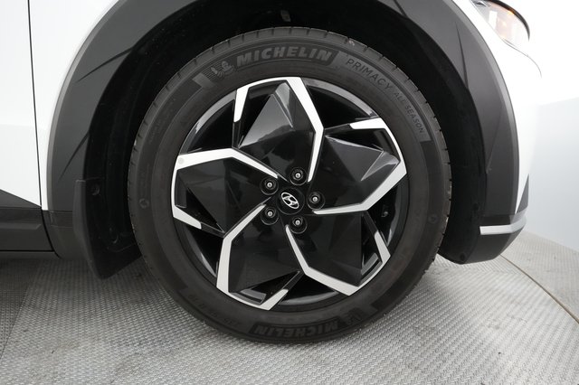 2022 Hyundai IONIQ 5 — photo 16 of 36