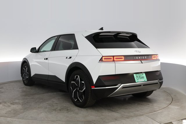 2022 Hyundai IONIQ 5 — photo 12 of 36