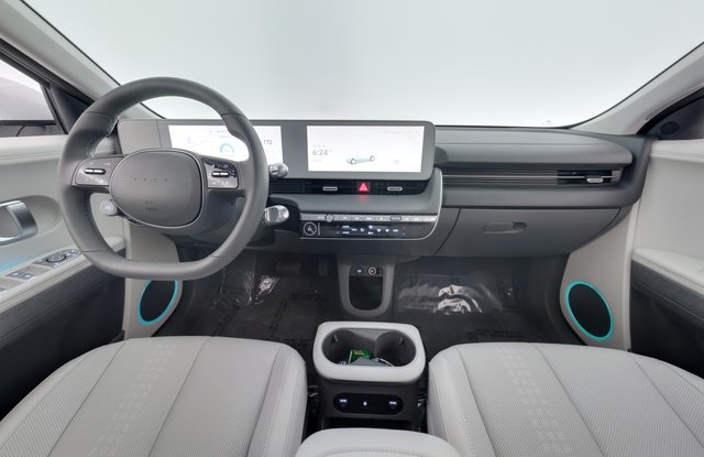 2022 Hyundai IONIQ 5 — photo 18 of 36