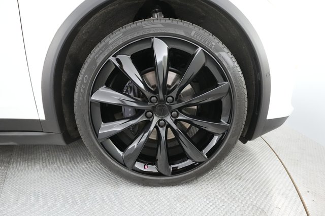 2020 Tesla Model X — photo 16 of 23