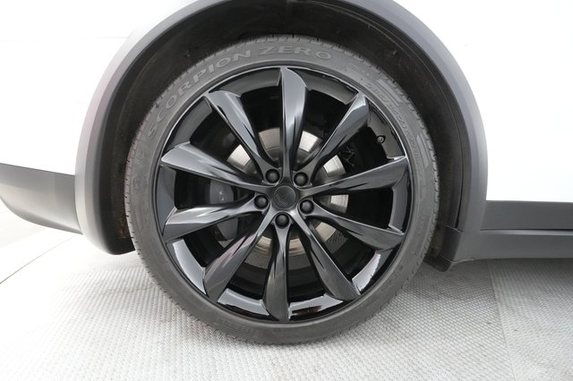 2020 Tesla Model X — photo 17 of 23