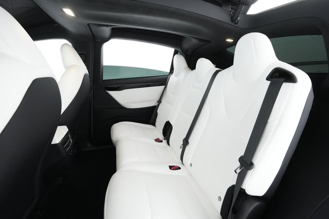 2020 Tesla Model X — photo 18 of 23