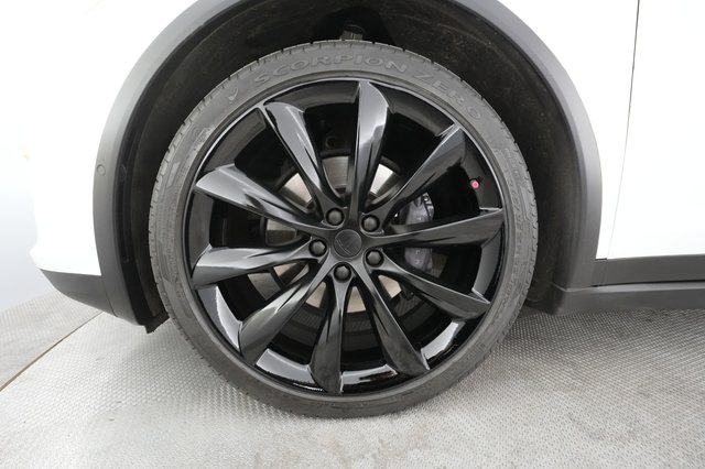 2020 Tesla Model X — photo 7 of 23