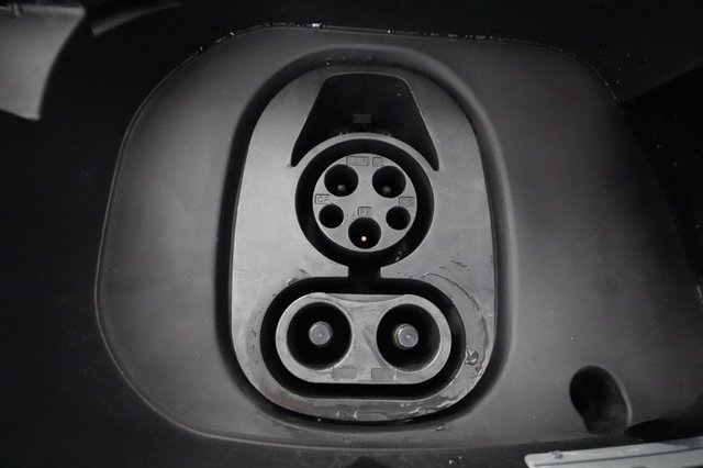 2021 Volkswagen ID.4 — photo 19 of 29