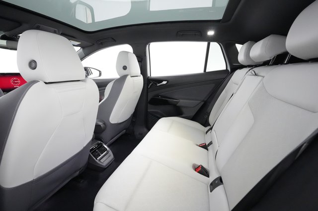 2021 Volkswagen ID.4 — photo 16 of 29