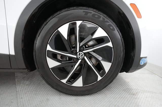 2021 Volkswagen ID.4 — photo 13 of 29