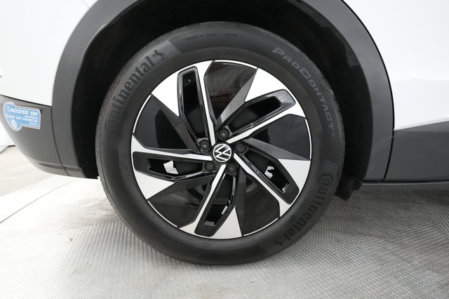 2021 Volkswagen ID.4 — photo 14 of 29