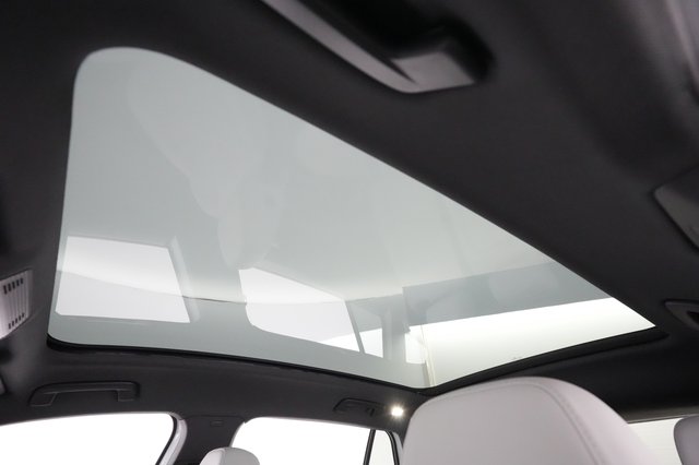 2021 Volkswagen ID.4 — photo 18 of 29
