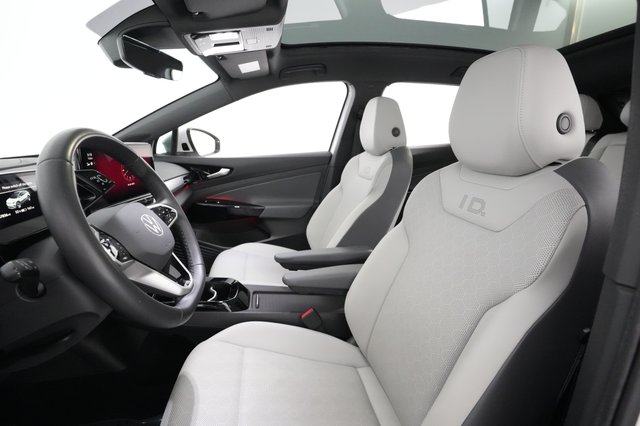 2021 Volkswagen ID.4 — photo 15 of 29
