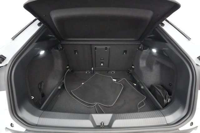 2021 Volkswagen ID.4 — photo 20 of 29