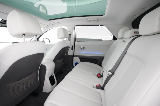2023 Hyundai IONIQ 5 — photo 16 of 29