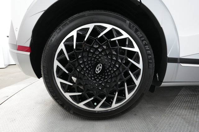2024 Hyundai IONIQ 5 — photo 17 of 22