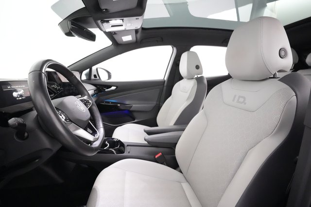 2021 Volkswagen ID.4 — photo 15 of 44