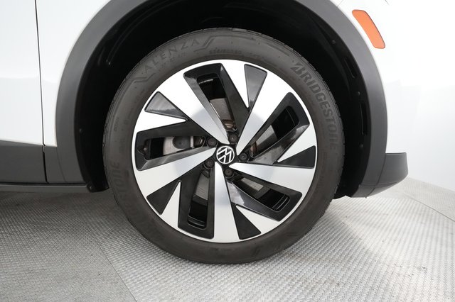 2021 Volkswagen ID.4 — photo 13 of 44