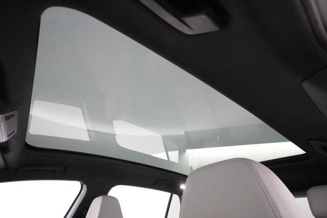 2021 Volkswagen ID.4 — photo 18 of 44