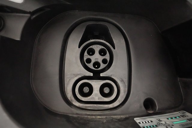 2021 Volkswagen ID.4 — photo 19 of 44