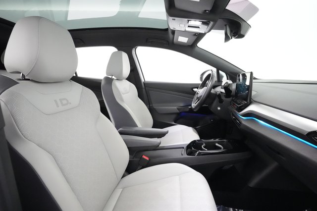 2021 Volkswagen ID.4 — photo 17 of 44