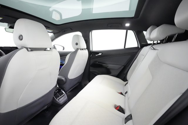 2021 Volkswagen ID.4 — photo 16 of 44