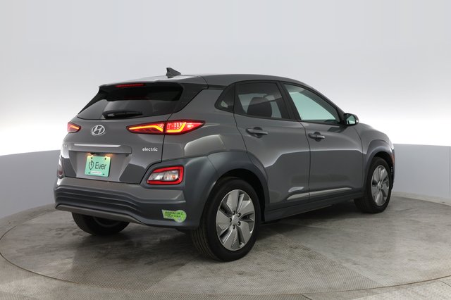 2021 Hyundai Kona — photo 2 of 27