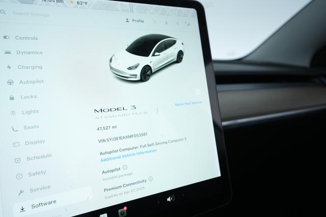 2021 Tesla Model 3 — photo 4 of 23