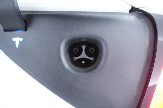 2021 Tesla Model 3 — photo 19 of 23
