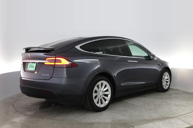 2020 Tesla Model X — photo 2 of 38