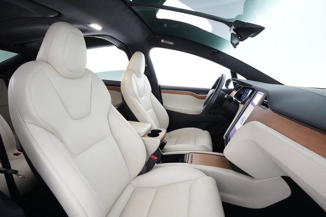 2020 Tesla Model X — photo 18 of 38