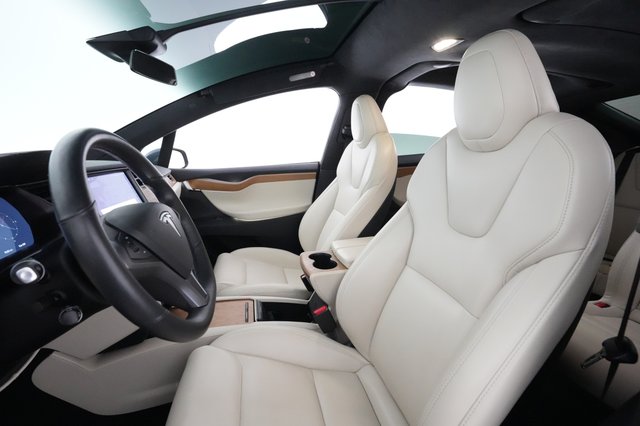 2020 Tesla Model X — photo 16 of 38