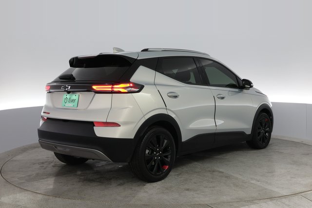 2023 Chevrolet Bolt EUV — photo 2 of 26
