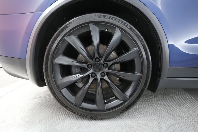 2021 Tesla Model X — photo 16 of 25