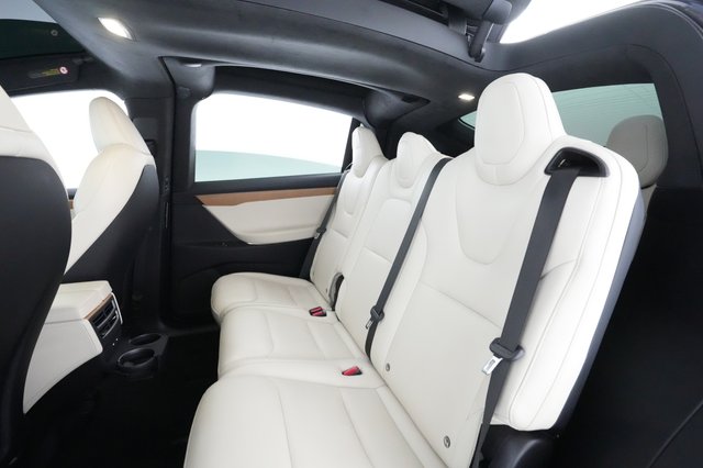 2021 Tesla Model X — photo 18 of 25