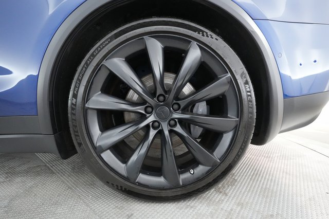 2021 Tesla Model X — photo 17 of 25