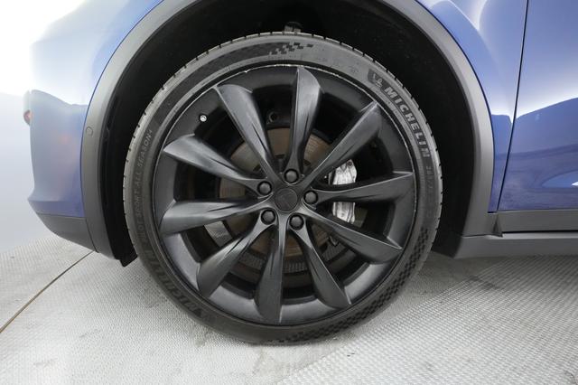 2021 Tesla Model X — photo 7 of 25
