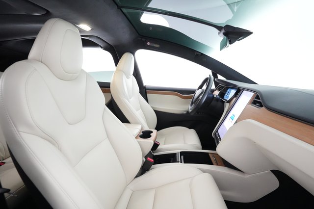 2021 Tesla Model X — photo 19 of 25