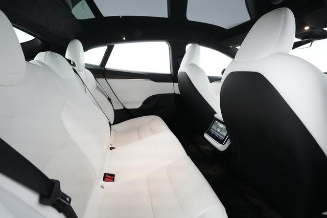 2022 Tesla Model S — photo 4 of 20