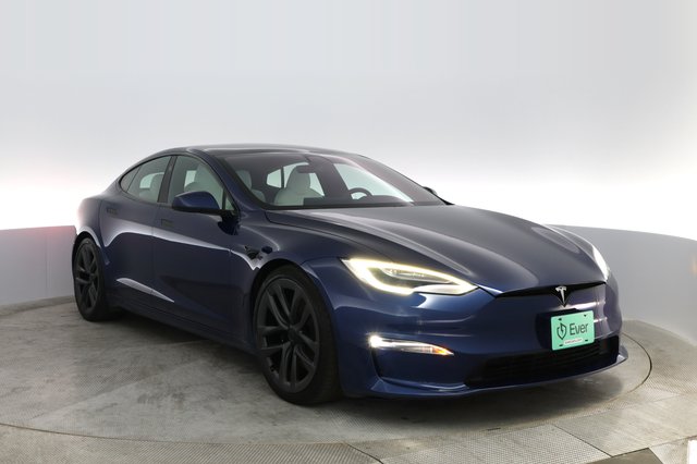 2022 Tesla Model S — photo 13 of 20