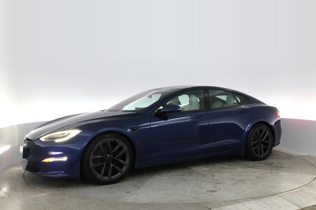 2022 Tesla Model S — photo 10 of 20