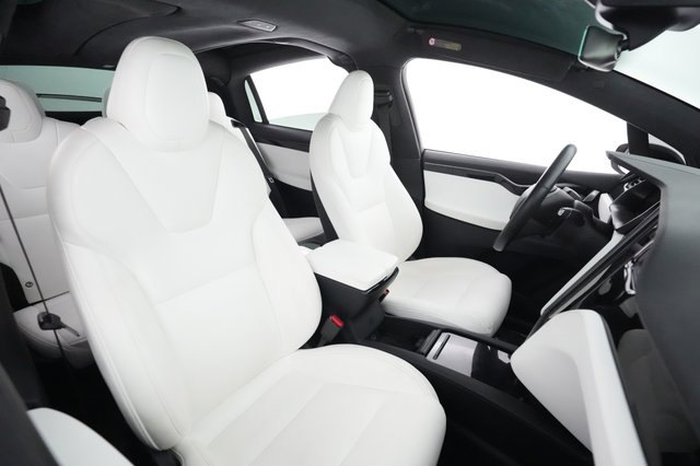2020 Tesla Model X — photo 18 of 24